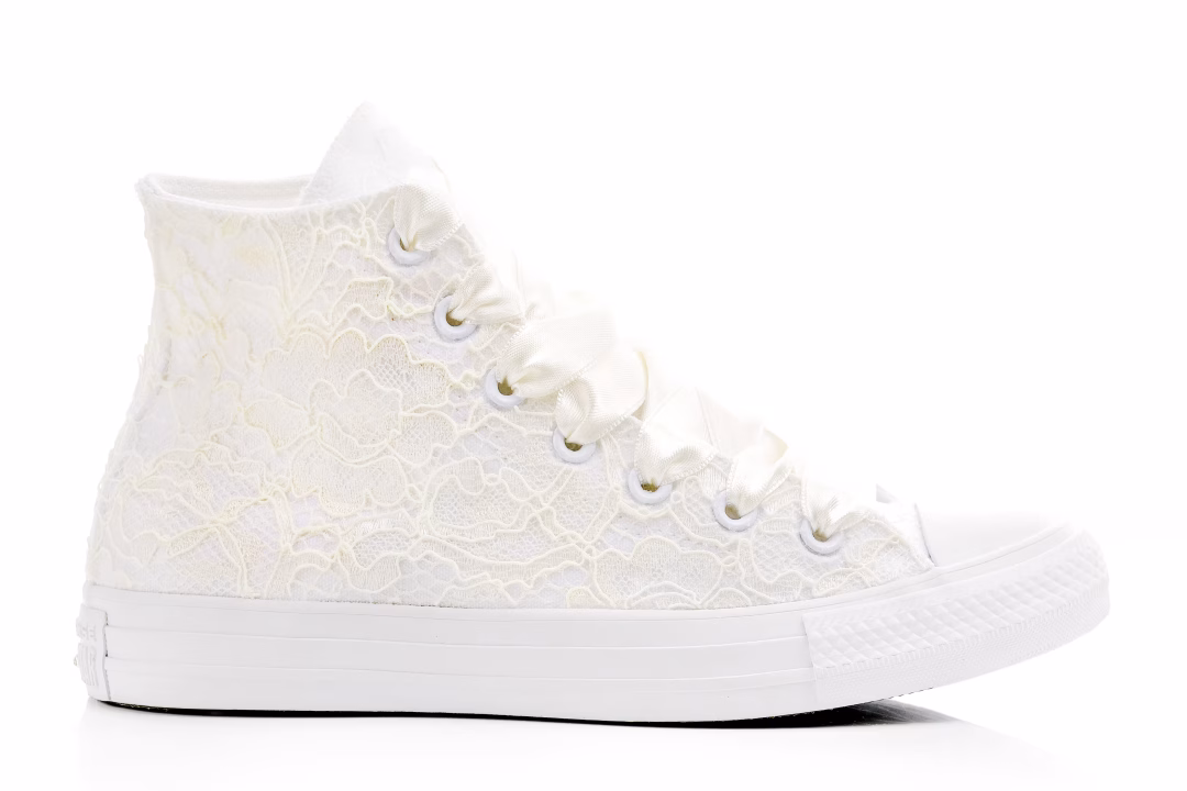 Converse en dentelle ivoire