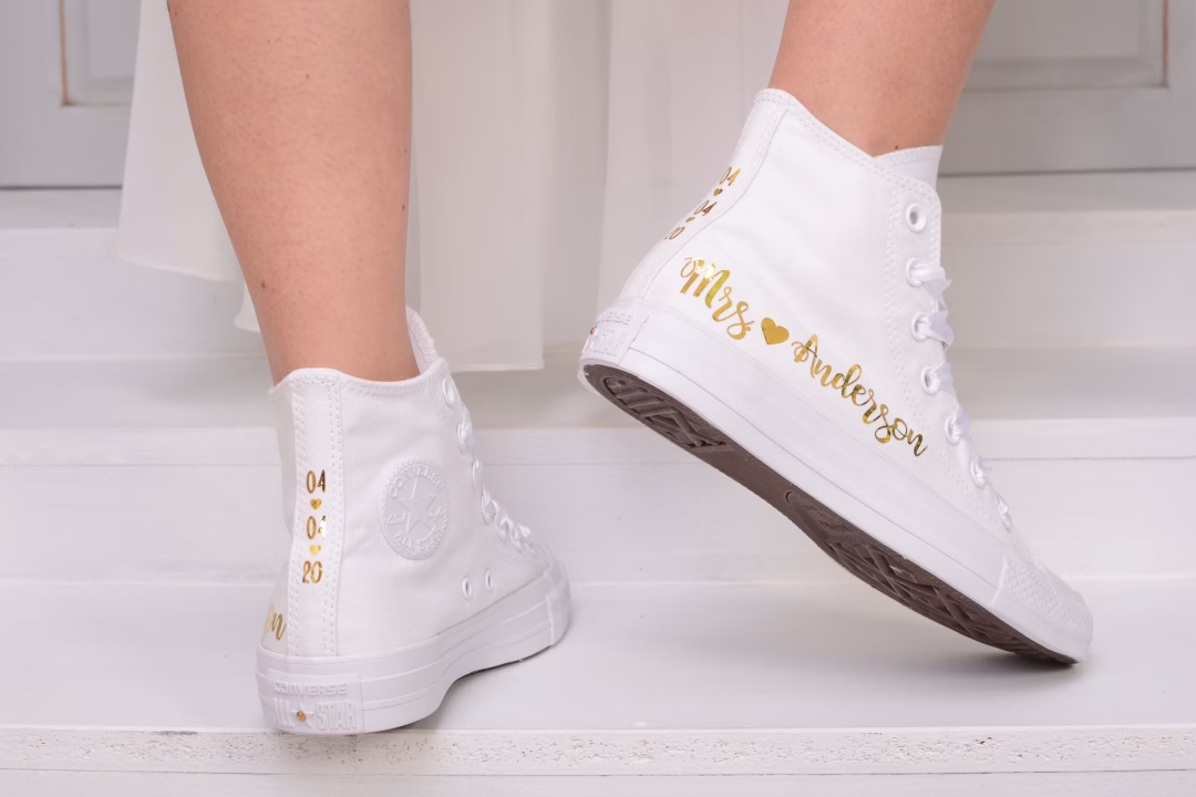 Chaussures plates de mariage avec une touche sportive et ludique