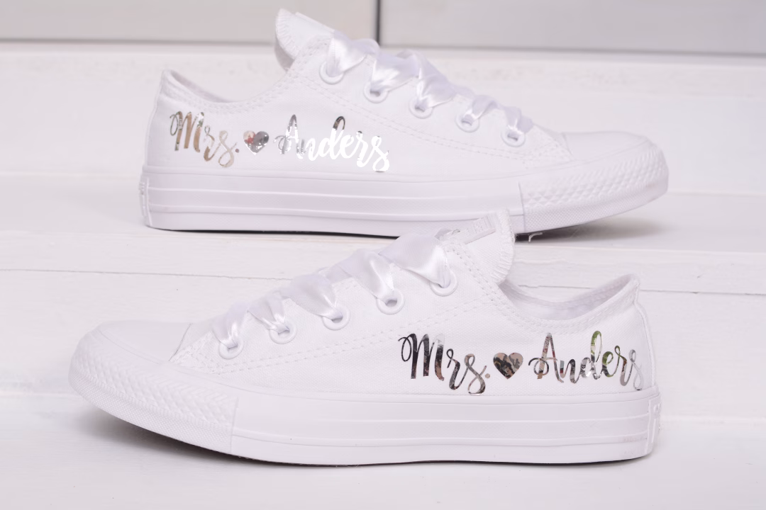 Baskets blanches pour tenues de mariage alternatives