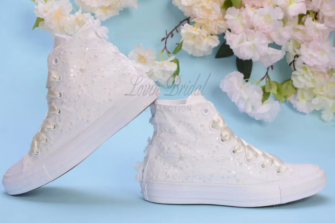 All Stars personnalisés avec des détails prêts pour le mariage
