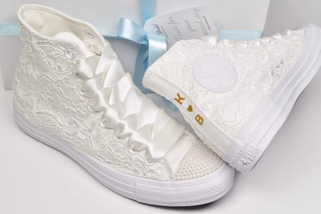 Chaussures de style Converse avec élégance nuptiale