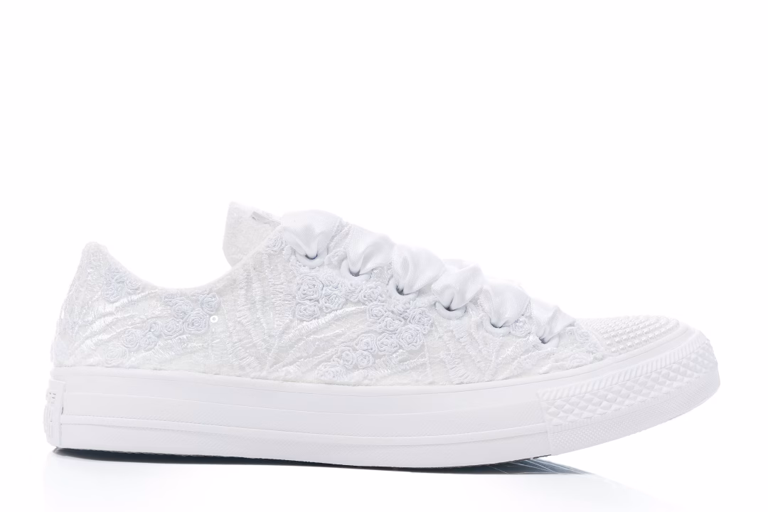 Chucks de mariage avec des roses – Lovin Bridal
