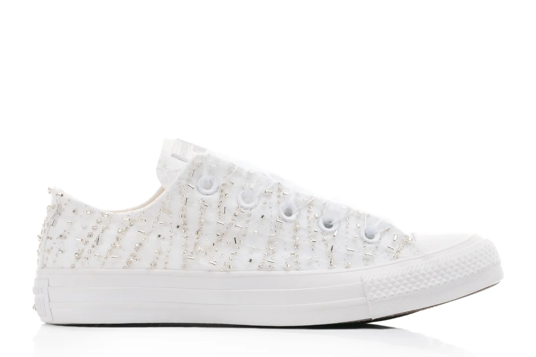 Chaussures de réception pour la mariée, converse scintillant avec dentelle – Lovin Bridal