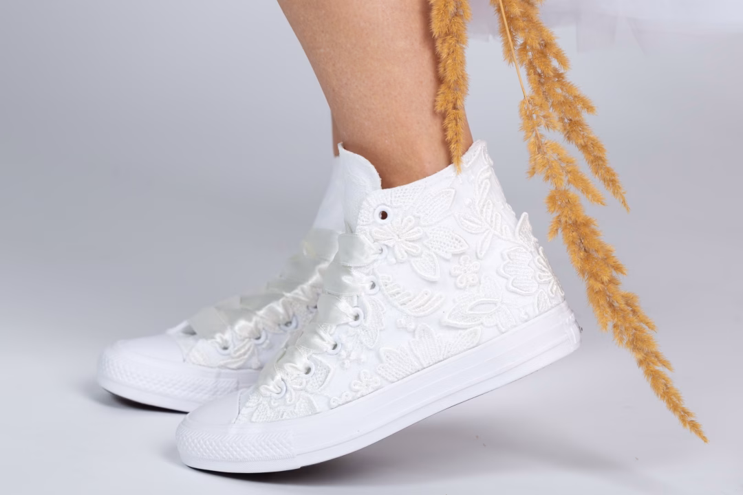 Baskets de mariée avec des ornements floraux faits main