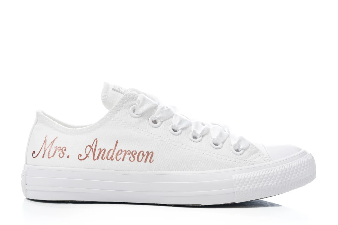 Converse personnalisé pour mariée avec personnalisation en feuille d’or rose – Lovin Bridal
