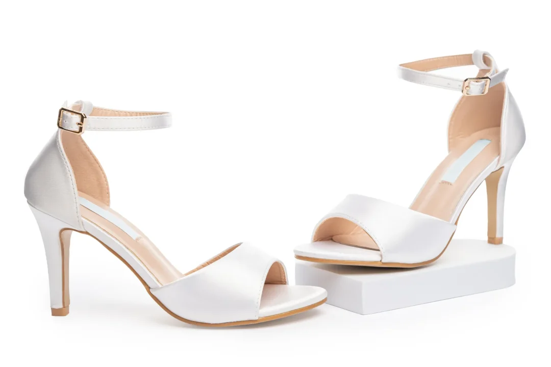 Talons de mariage chics et respirants avec finition satinée douce