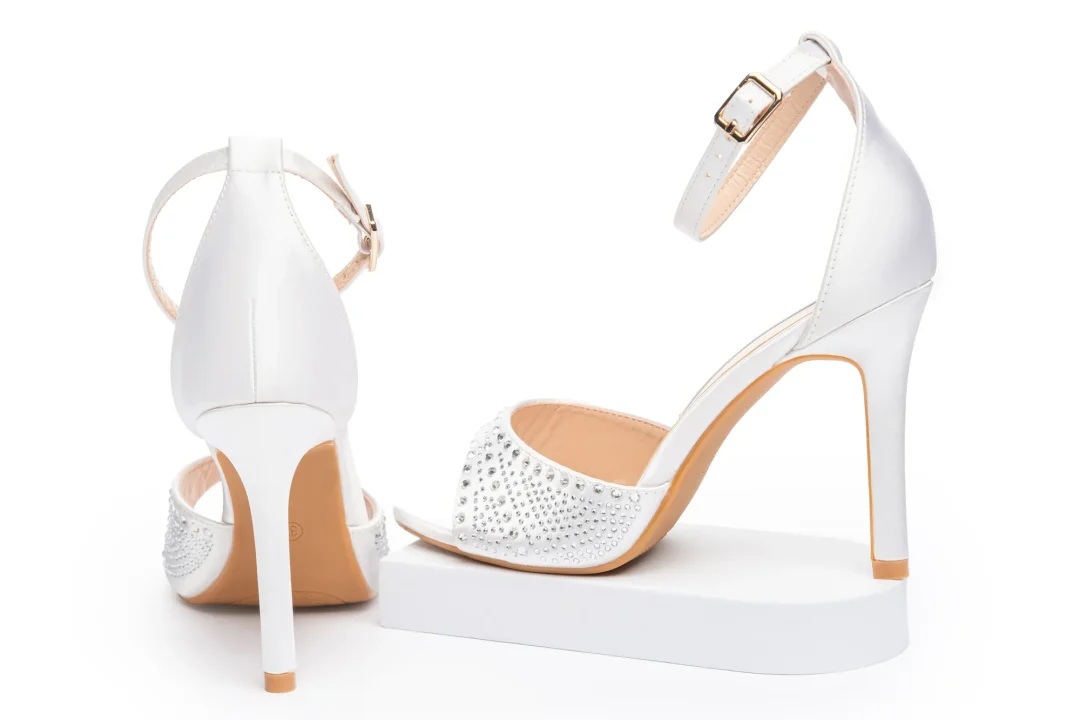 Talons de mariée stilettos élégants de 10 cm avec bout ouvert et bride scintillante