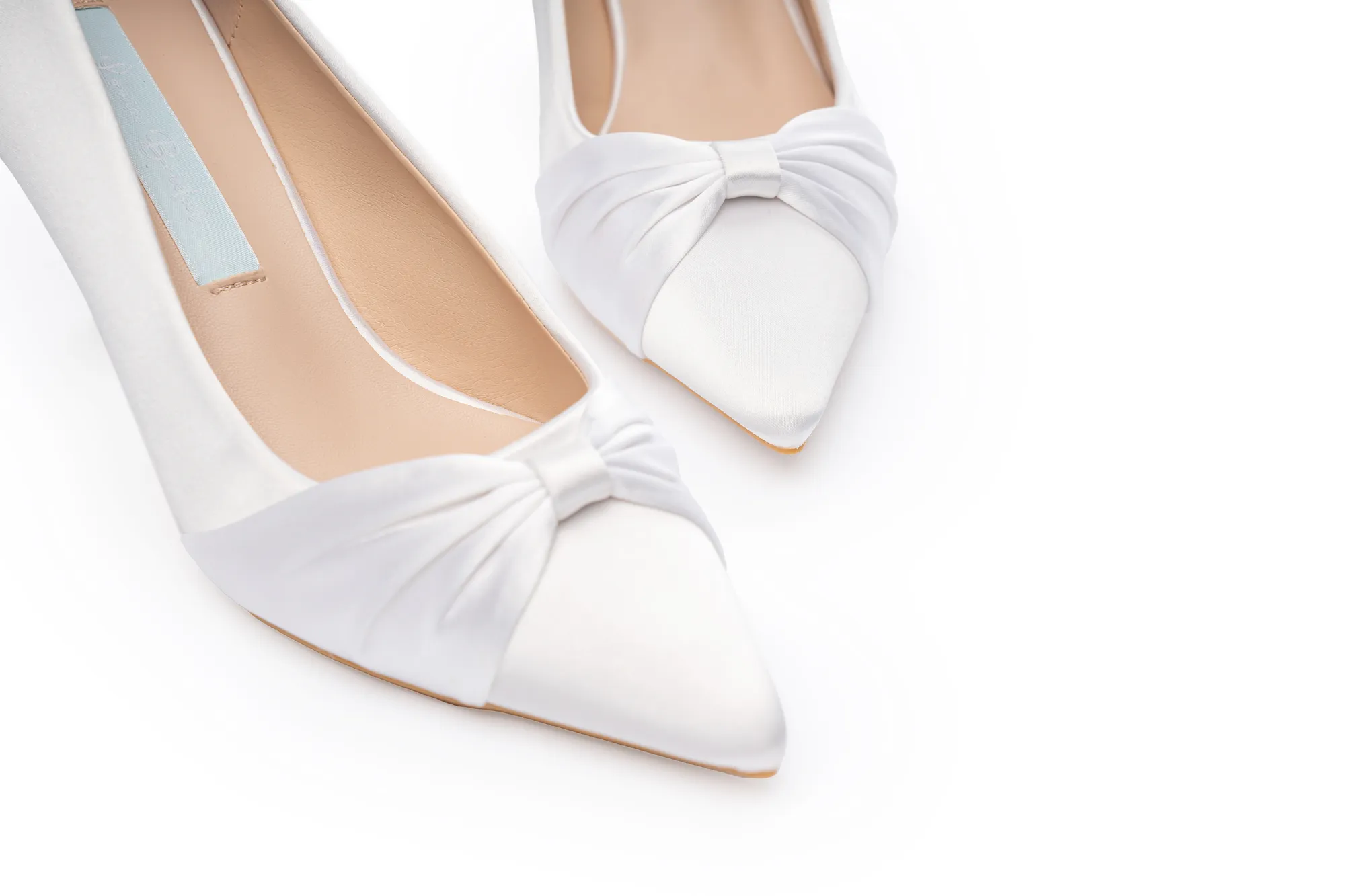 YNG08472 Pompes de mariage en satin élégantes avec bout pointu et détail de nœud doux