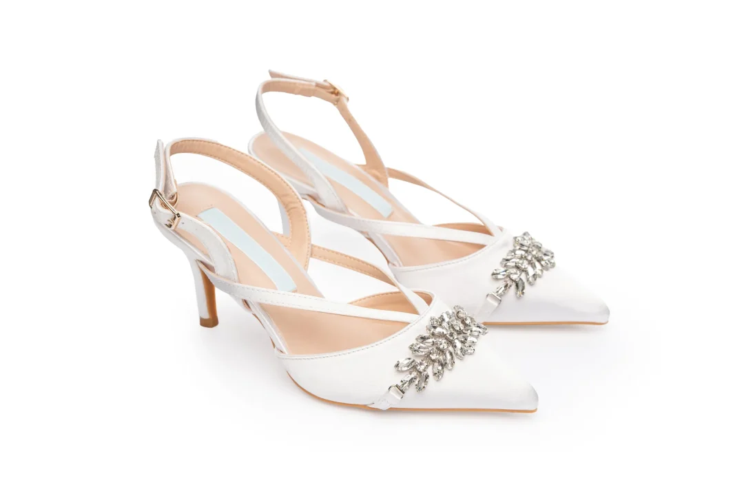Talons de mariée intemporels avec design à brides et semelle intérieure rembourrée