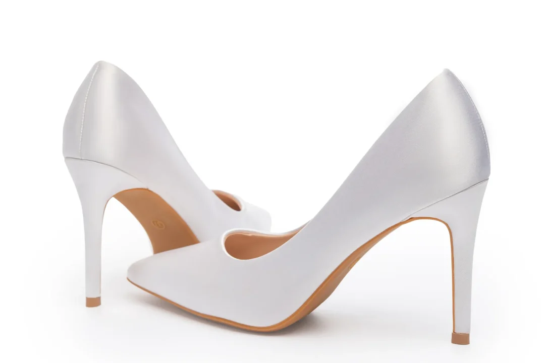Stilettos en satin blanc pour mariées avec semelle intérieure rembourrée et semelle à adhérence sécurisée