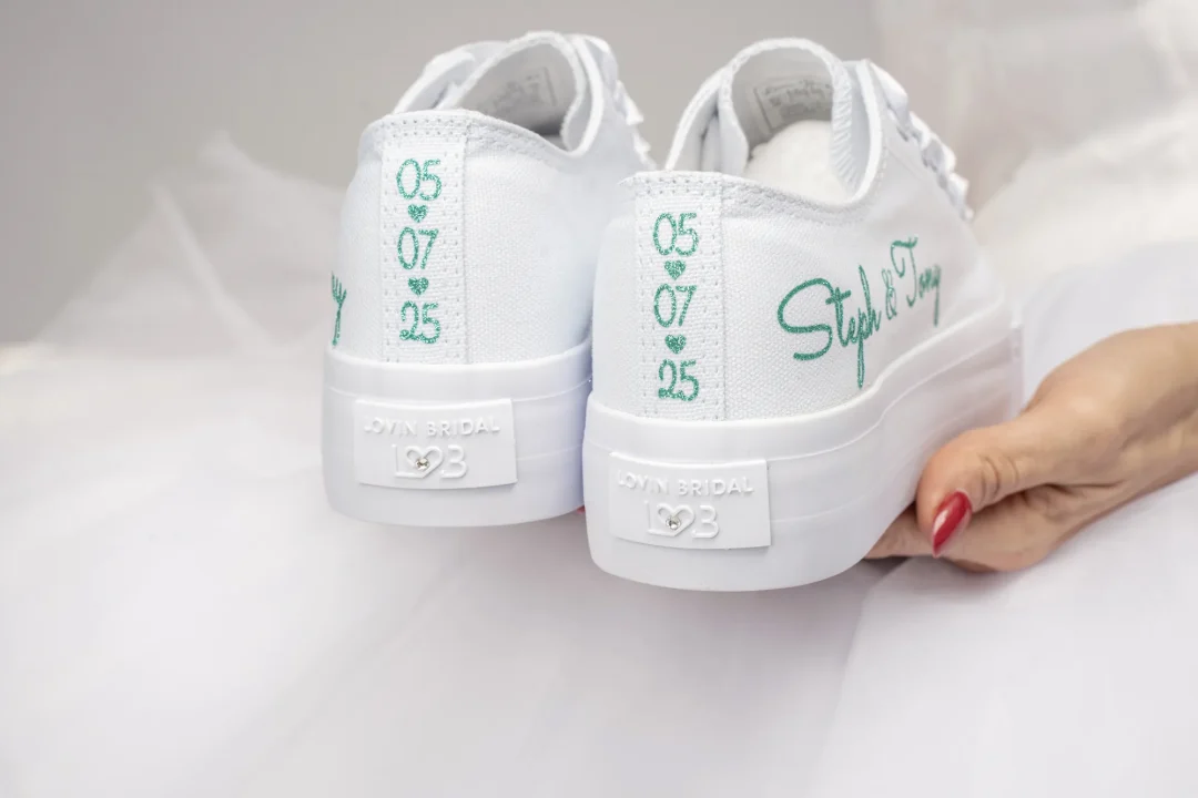 Sneakers de mariage personnalisés pour la mariée, semelle plateforme, broderie – Charlotte, Lovin Bridal