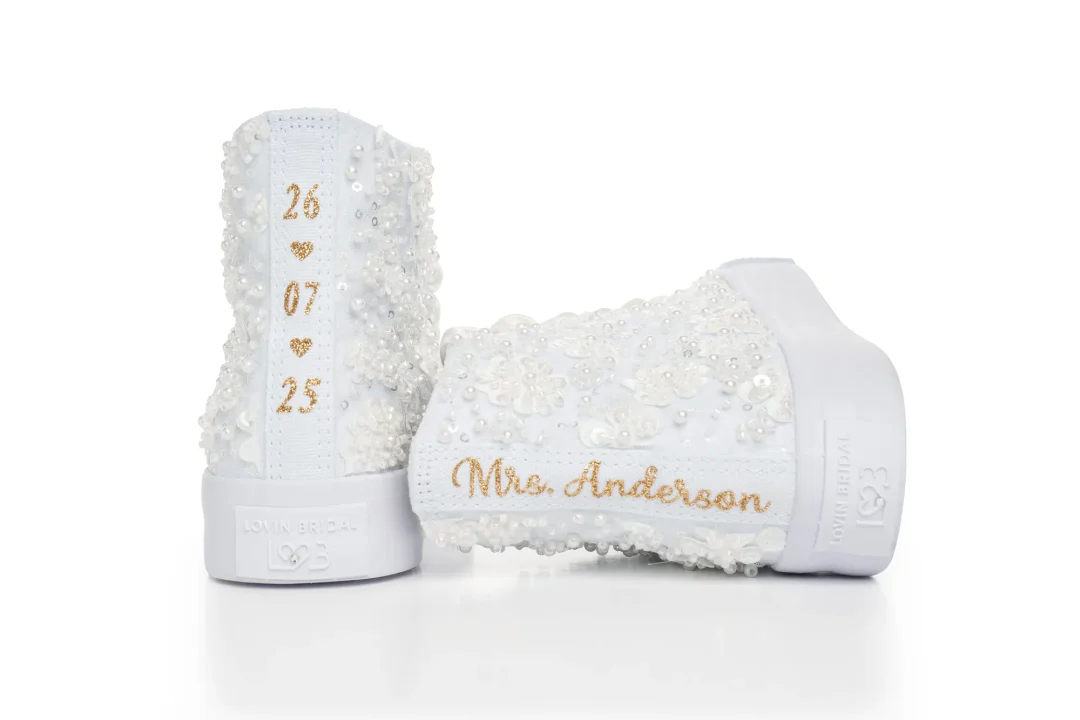 Chaussures de mariage à tige haute pour la mariée avec perles et broderie ivoire élégante