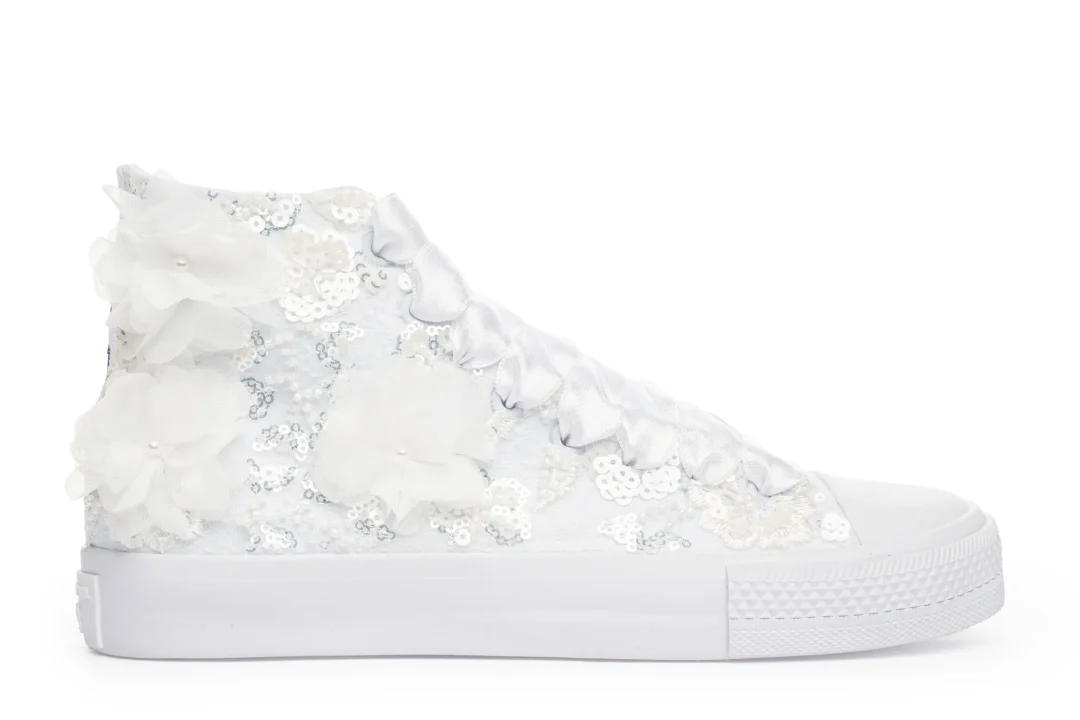 Baskets de mariage montantes en dentelle blanche avec fleurs 3D – Sophia, Lovin Bridal