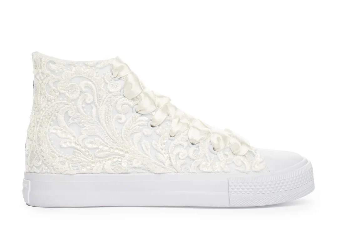 Baskets de mariage montantes en dentelle ivoire, détail floral brodé – Isabella, Lovin Bridal