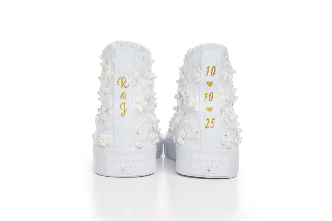 Chaussures de mariage à hauteur haute romantiques avec perles, cristaux et soutien structuré