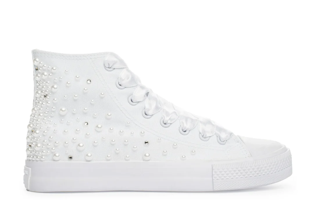 Sneakers en perles blanches pour la mariée, montants hauts, strass appliqués à la main – Emma, Lovin Bridal