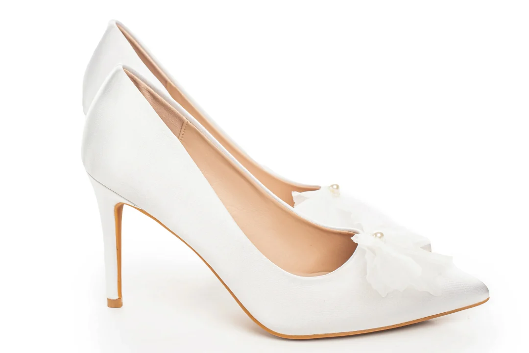 Pompes de mariage ivoire avec détail nœud en tulle – Lovin Bridal Simone
