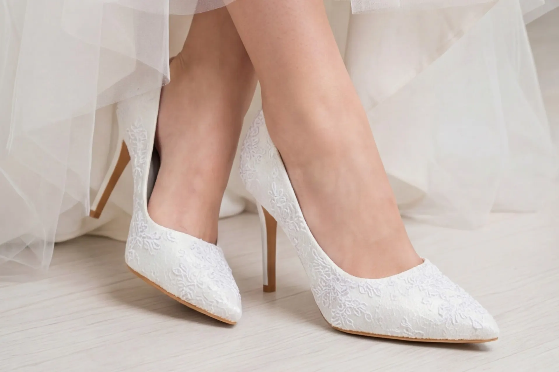 Talons de mariage en dentelle à bout pointu, ivoire – Lovin Bridal Kaya