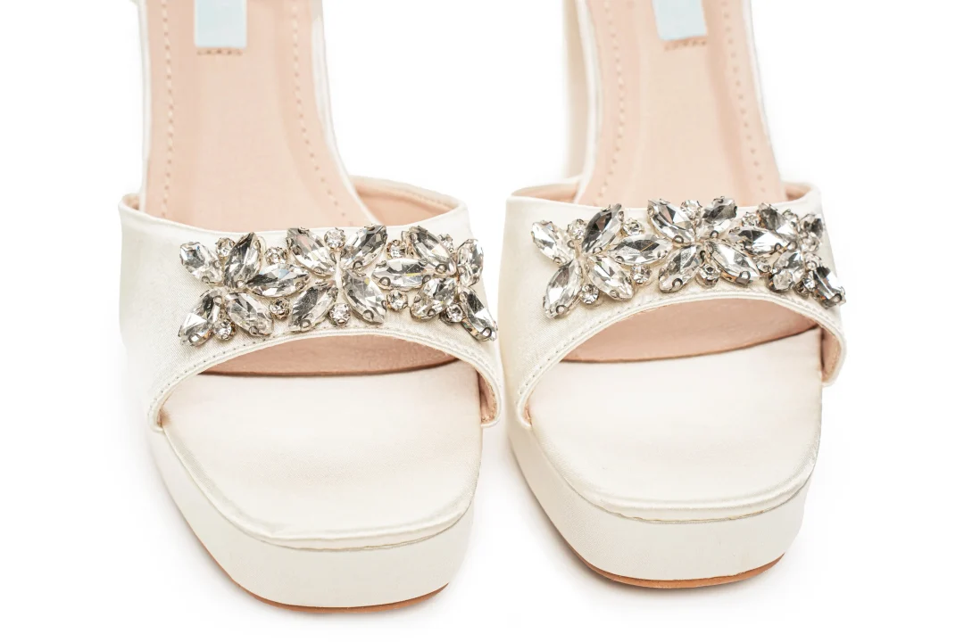 Escarpins de mariage à plateforme en cristal ivoire pour la mariée – Lovin Bridal Bianca