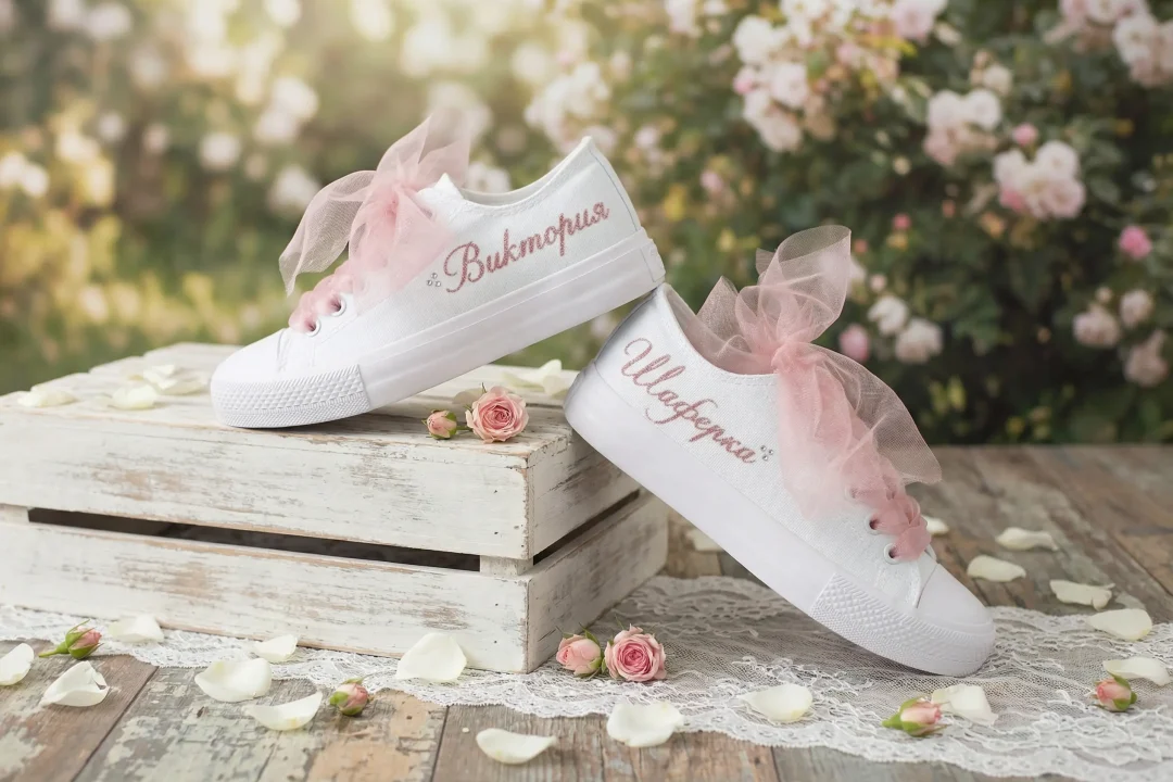 Baskets de mariage blanches avec nom personnalisé et lacets en tulle – Lovin Bridal Melissa