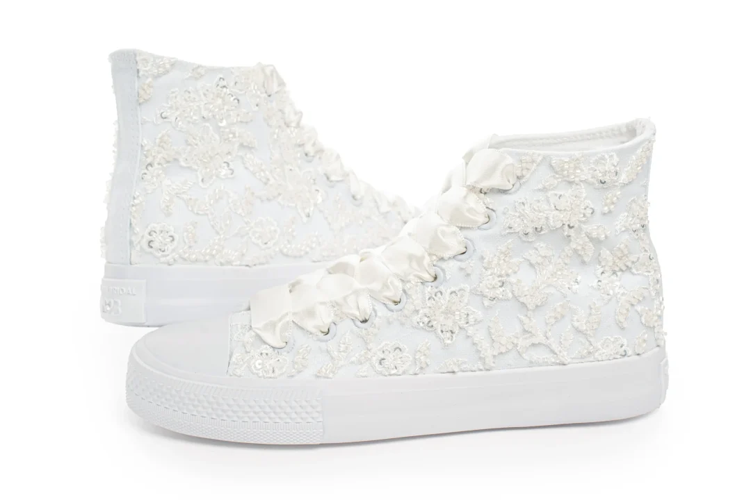 Chaussures de mariage ivoire brodées avec dentelle – Lovin Bridal Paris