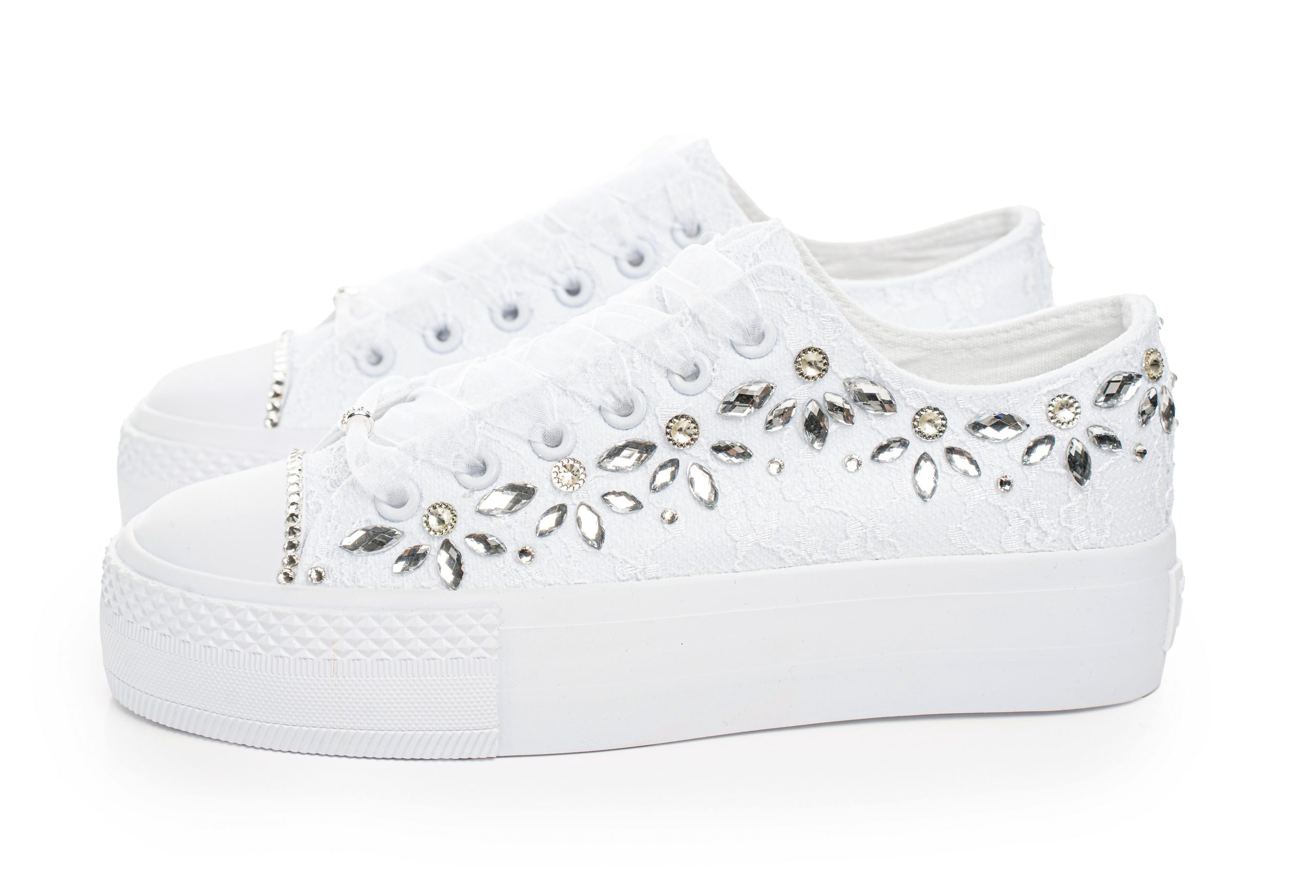 Baskets de mariage en dentelle de cristal – Lisa Chaussures de mariage ivoire avec détail en cristal et dentelle – Lovin Bridal Lisa