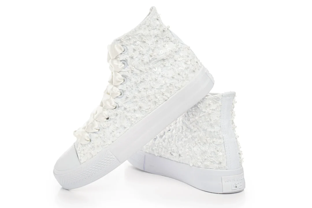 Baskets de mariage à tige haute ivoire avec dentelle de perles – Lovin Bridal Junona