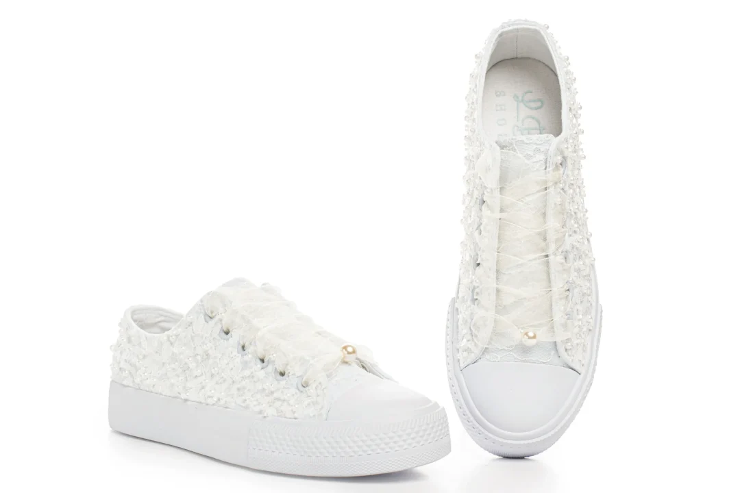 Baskets de mariage ivoire avec dentelle et détail perlé – Lovin Bridal Claudia