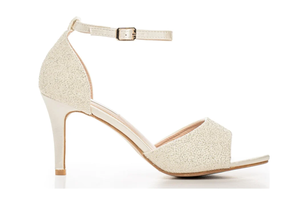 Sandales de mariée pailletées avec talon de 8 cm, bout ouvert en blanc et ivoire – Lovin Bridal Stella