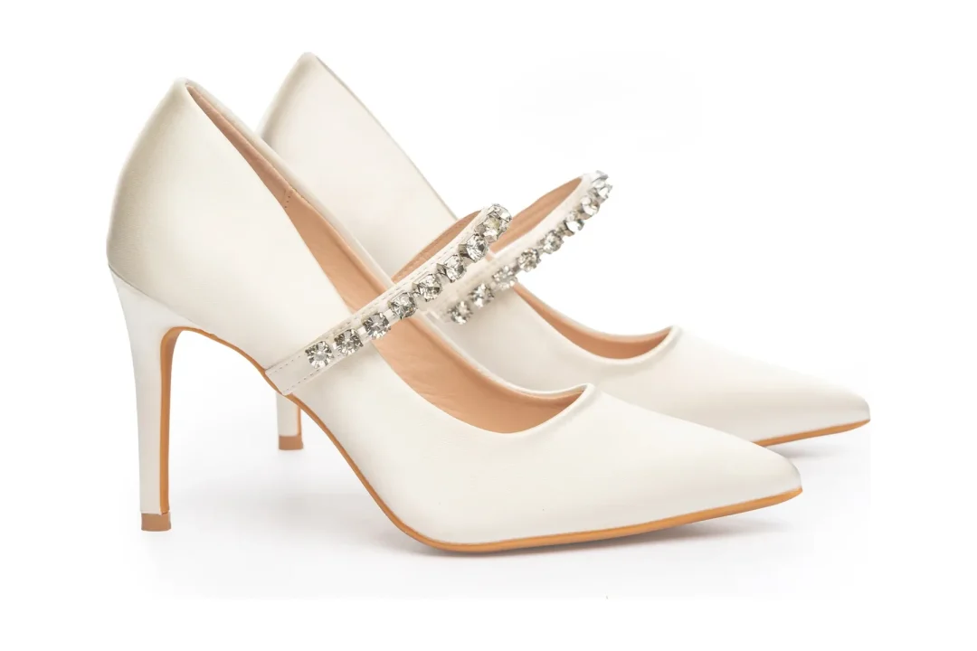 Mules de mariée ivoire avec sangle en cristal – 3.5" talons de mariage à bout pointu | Lovin Bridal Modèle Iris
