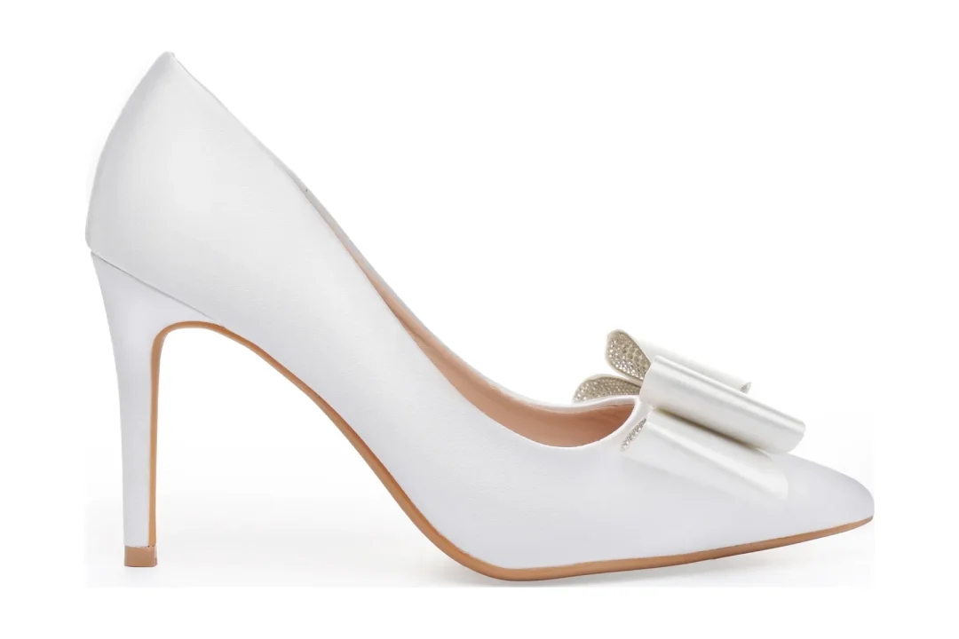 Escarpins de mariée en satin blanc avec nœud – 3.5" bout pointu chaussures de mariage | Lovin Bridal Model Diana