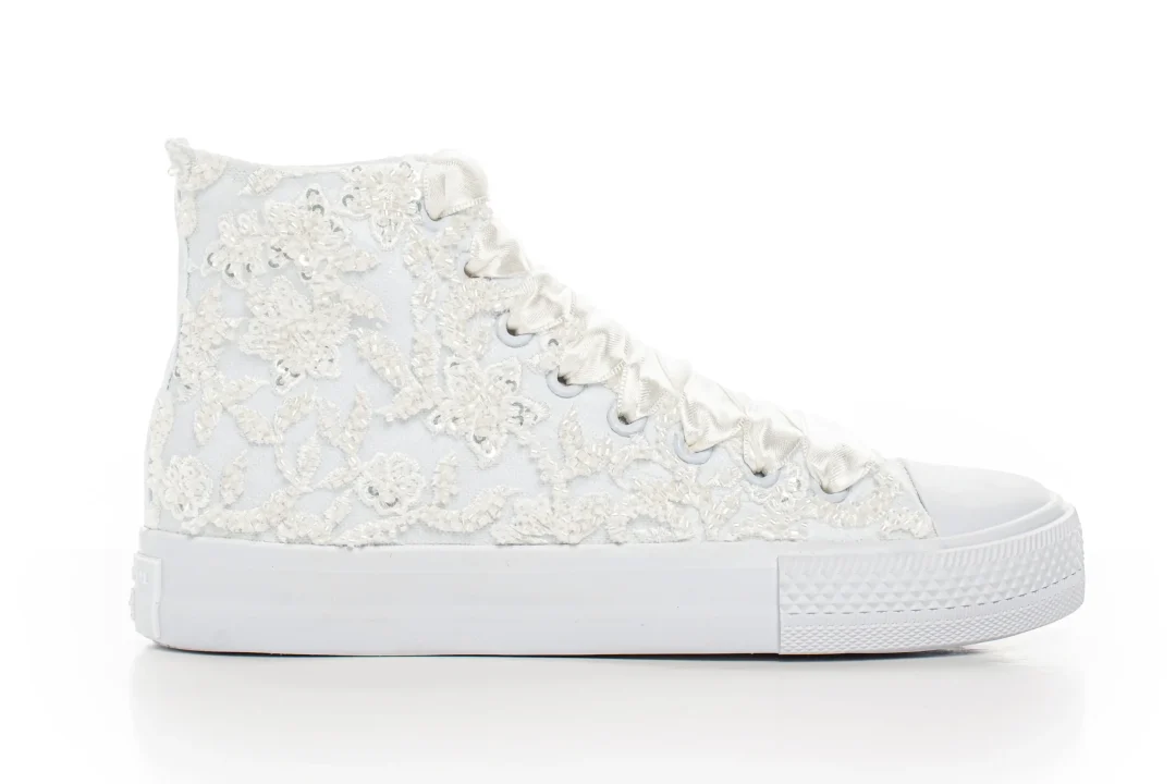 Baskets de mariée en dentelle ivoire, chaussures de mariage brodées avec lacets en satin – Lovin Bridal Paris