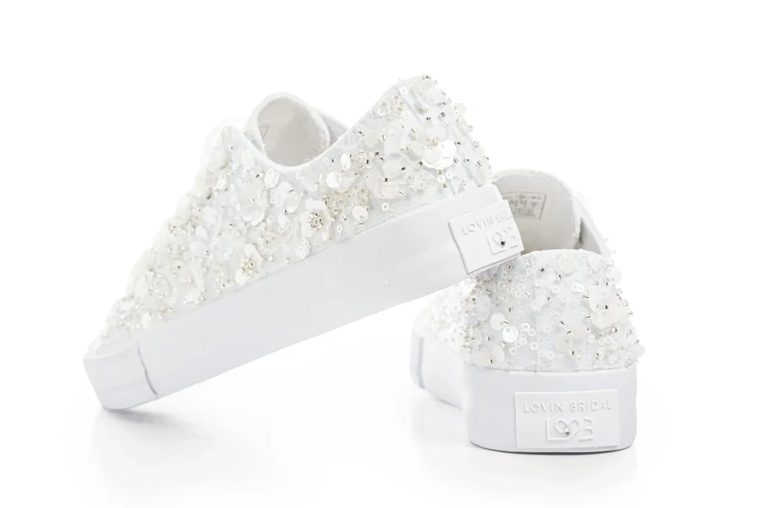 Baskets de mariée en dentelle florale avec lacets transparents, blanc et ivoire – Lovin Bridal Beatrice